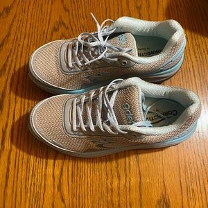GDefy shoes size 7 1/2 teal and gray shoes!